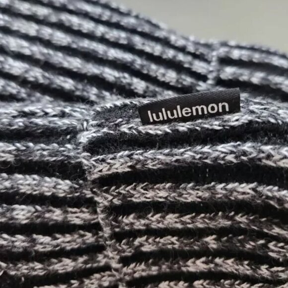 Lululemon | Women's Textured Fleece-Lined Knit Mittens NWT - Picture 3 of 4